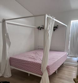 White metal canopy bed