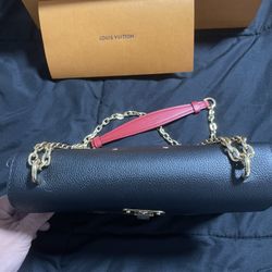 Louis Vuitton On My Side MM Bags 6 1 for Sale in Alhambra, CA - OfferUp