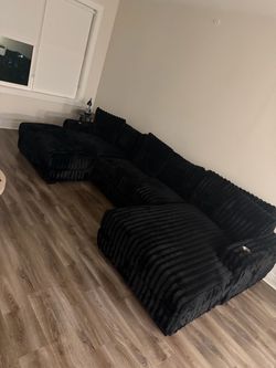 LARGE COMFORTABLE EXCELLENT CONDITION SECTIONAL