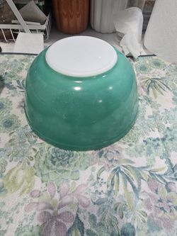 Vintage Pyrex Green 2-1/2 Qt Nesting Mixing Bowl 403 Scratches And Fading