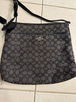 COACH Signature Canvas 