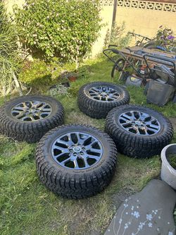 Toyota Wheel and Rim Full Set 35x12.50R20 LT