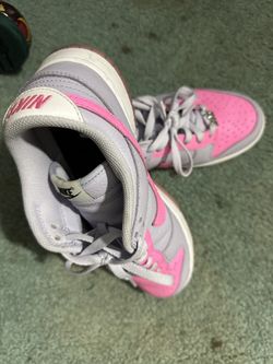 Men’s 8.5 Nikes