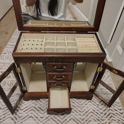 Jewelry box