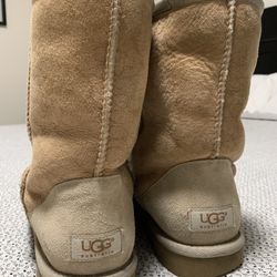 Women’s UGG Boots in Excellent Condition Sz . 9
