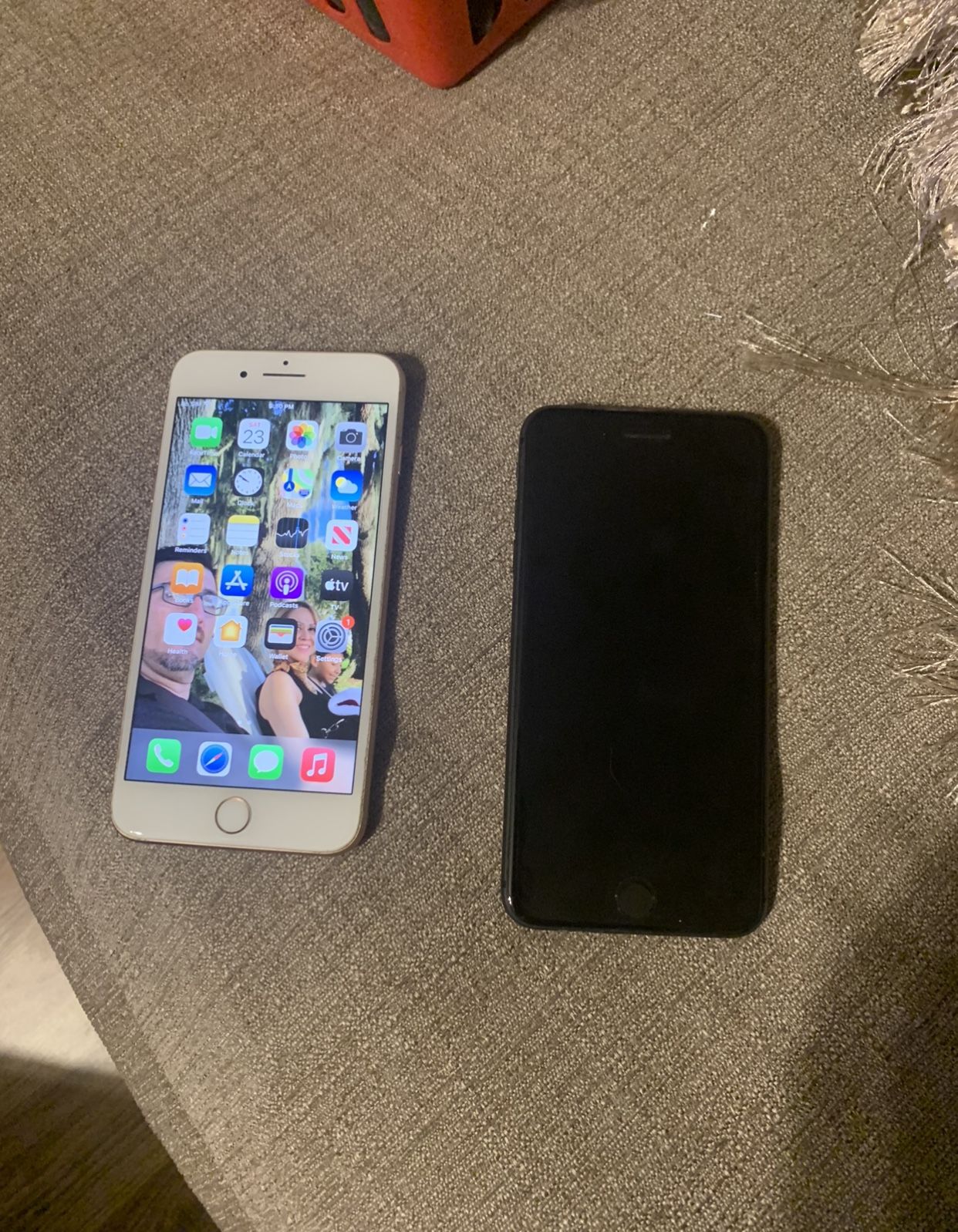 2 iPhones 8 Plus 64 Gb