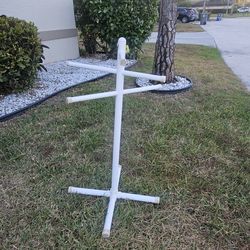 BIRD AND OR CLOTHES STAND