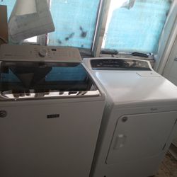 Nice And Clean Set Washer And Gas Dryer 