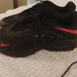 Nike Shoes Size 13 Black With Red