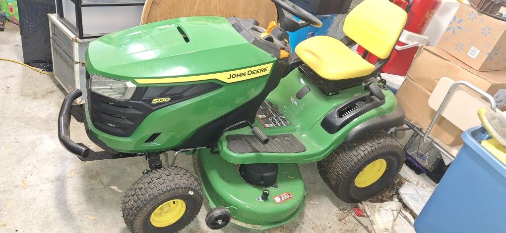 John Deere S130 42-in 22 -HP V-twin Gas Riding Lawn Mower Tractor EXCELLENT COND 3 HOURS