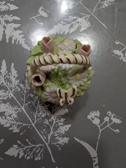 Porcelain basket with butterfly charm