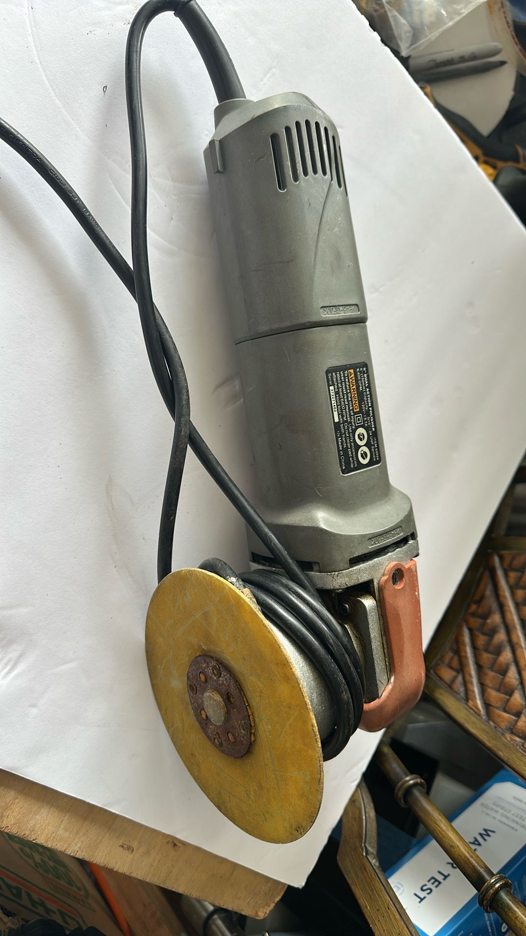 Small, dual action Orbital polisher/sander