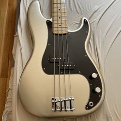 Fender Precision Bass  “P-Bass” Great Condition