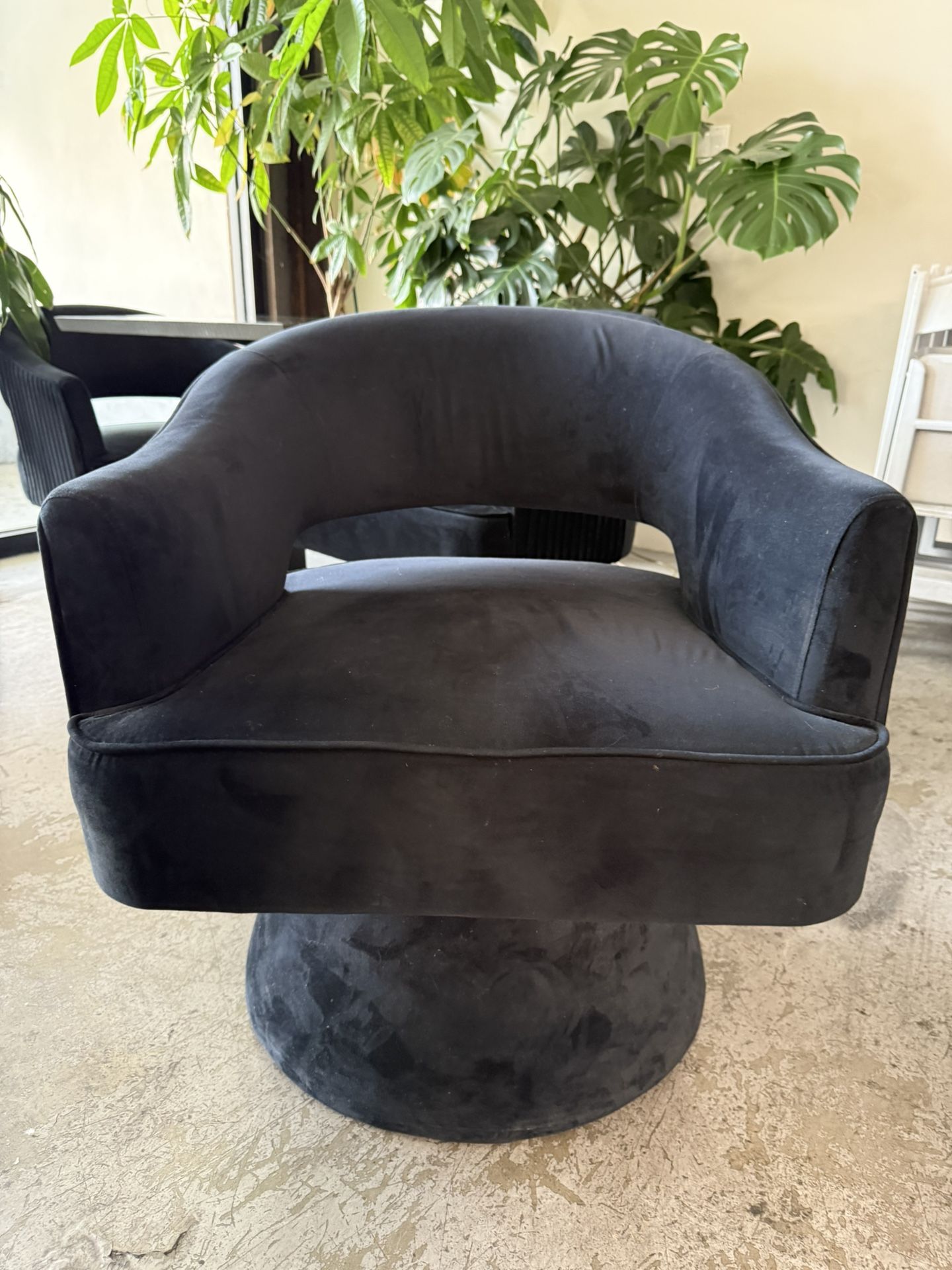 Black Swivel Chairs 