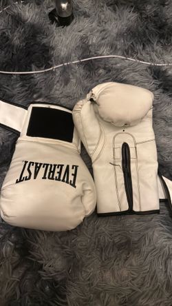 Boxing gloves