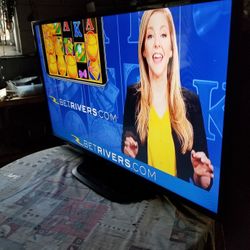 TV LG 47 INCHES GOOD CONDITION