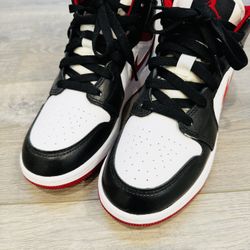 Nike Jordan 1 Mid Top Women’s Sz 5.5