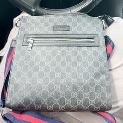 Gucci Messenger 