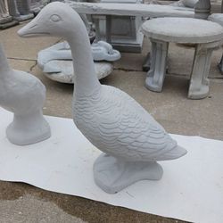 FIRM. 28" Concrete GOOSE Statue,  Pls ,  read All The information 