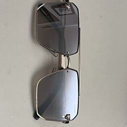 Panthère de Cartier sunglasses, featuring a golden-finish