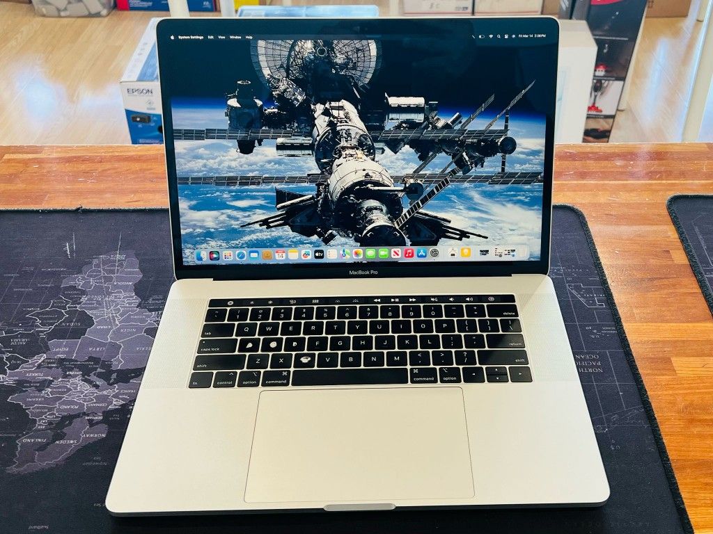 MacBook Pro 15☆i9/32GB/SSD 1TB/Pro 560XMacBook Pro 2018 15 MacBook Pro 15☆i9/32GB/SSD 1TB/Pro 560XMacBook Pro 2018 15