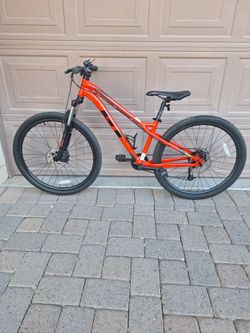 GT STOMPER PRO 26 INCH 8 SPEED MOUNTAIN BIKE DISK BRAKE ( FIRM PRICE)