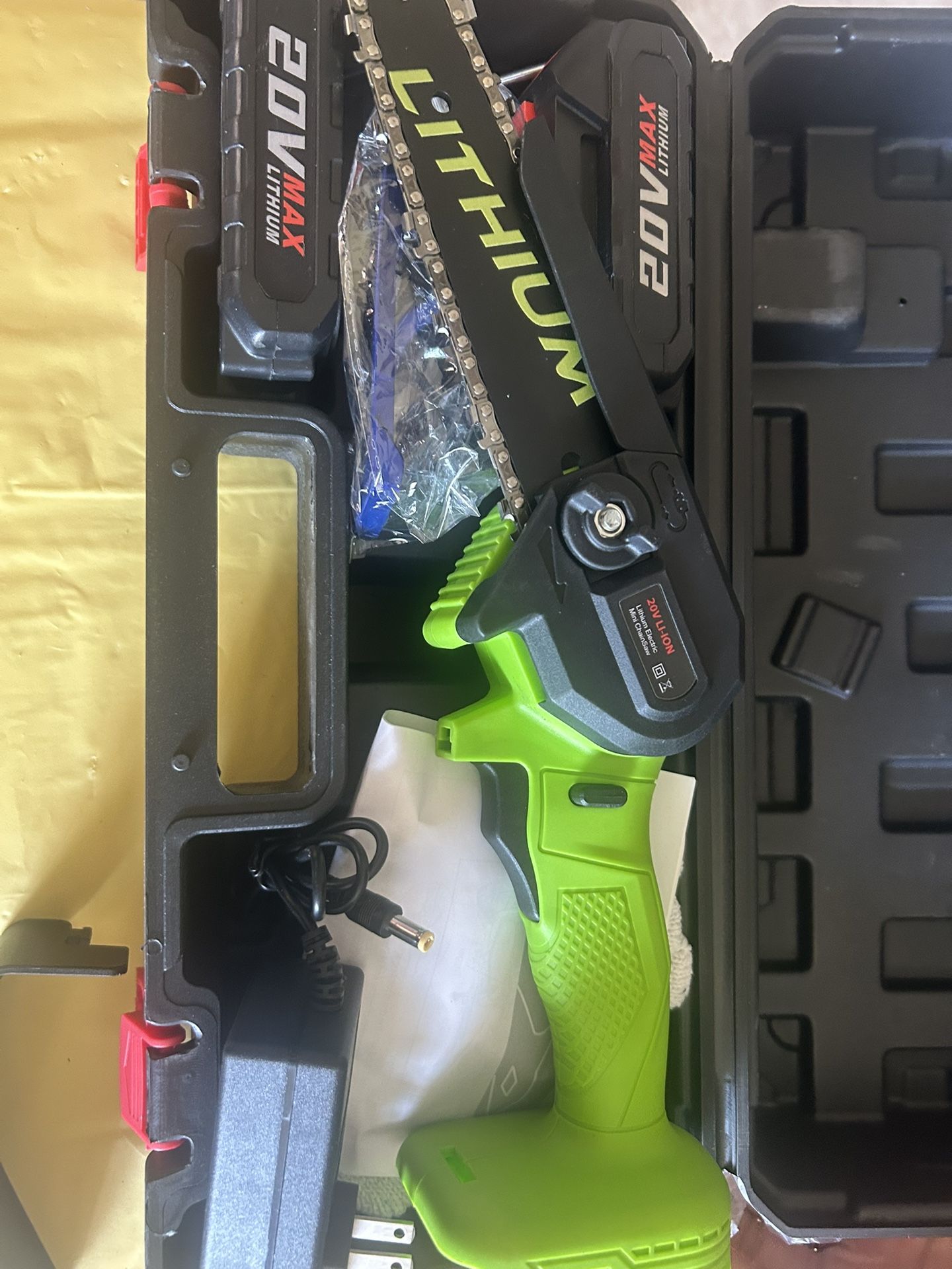 New 6 Inch Mini Chainsaw Comes With Safety Gloves, Safety glasses, two batteries, and charger