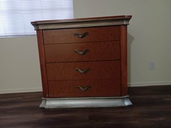 Nice Strong and Sturdy 4 Drawer Solid Wood Chest Dresser