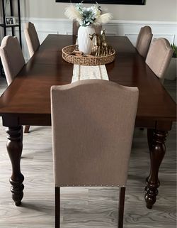 Ashley dinning table, 6 chairs and you can make it smaller.