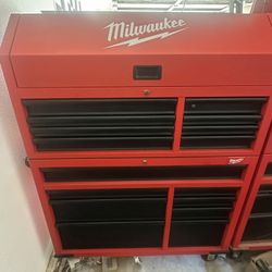 Milwaukee Tool Box - 46" 16 DRAWER STEEL STORAGE CABINET & CHEST COMBO