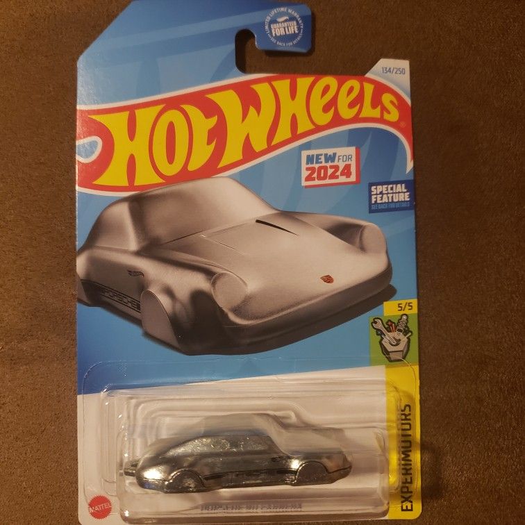 2024 Hot Wheels PORSCHE 911 KEYCHAIN 