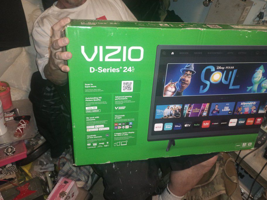 VIZIO D-Series Smart TV STILL IN BOX NEVER USED 24" 