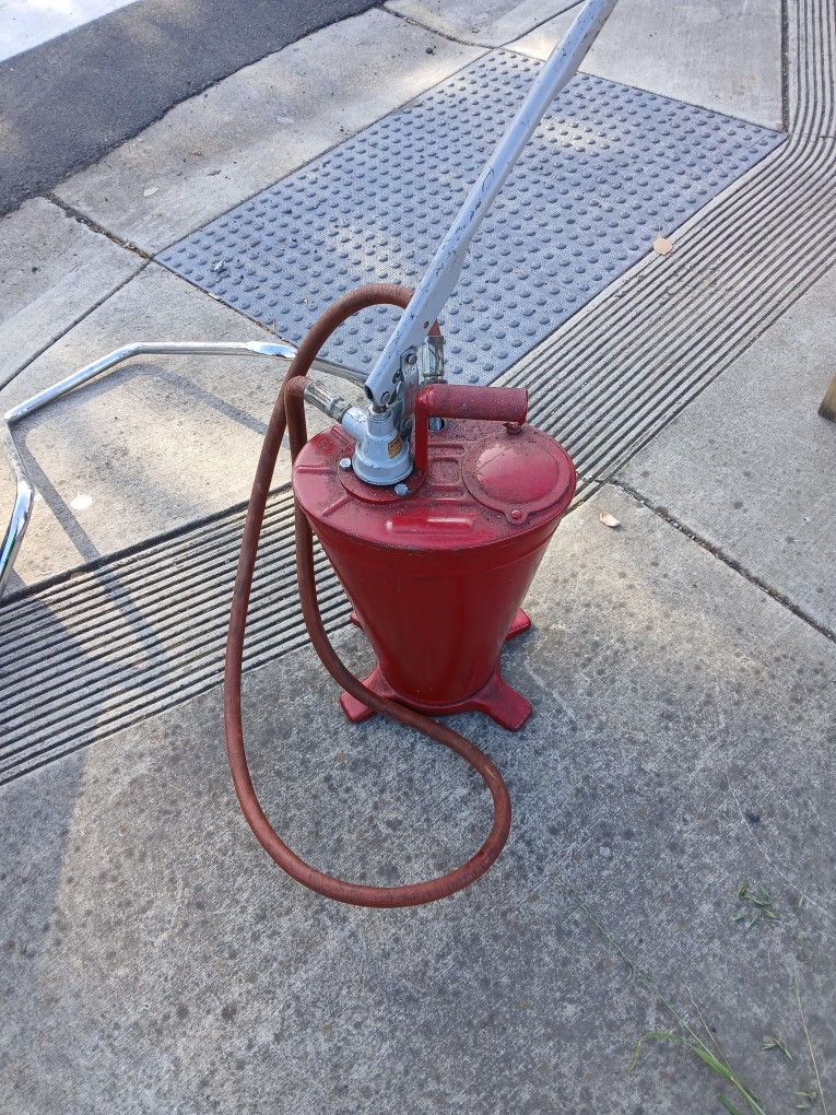 Vintage Oil Pump Working Cond