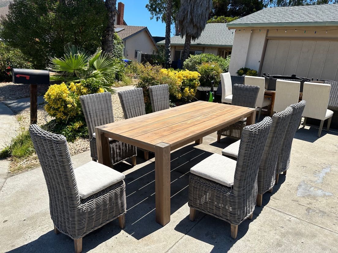 Restoration Hardware Outdoor Dining Table Set!