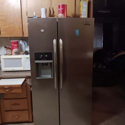 Refrigerator 