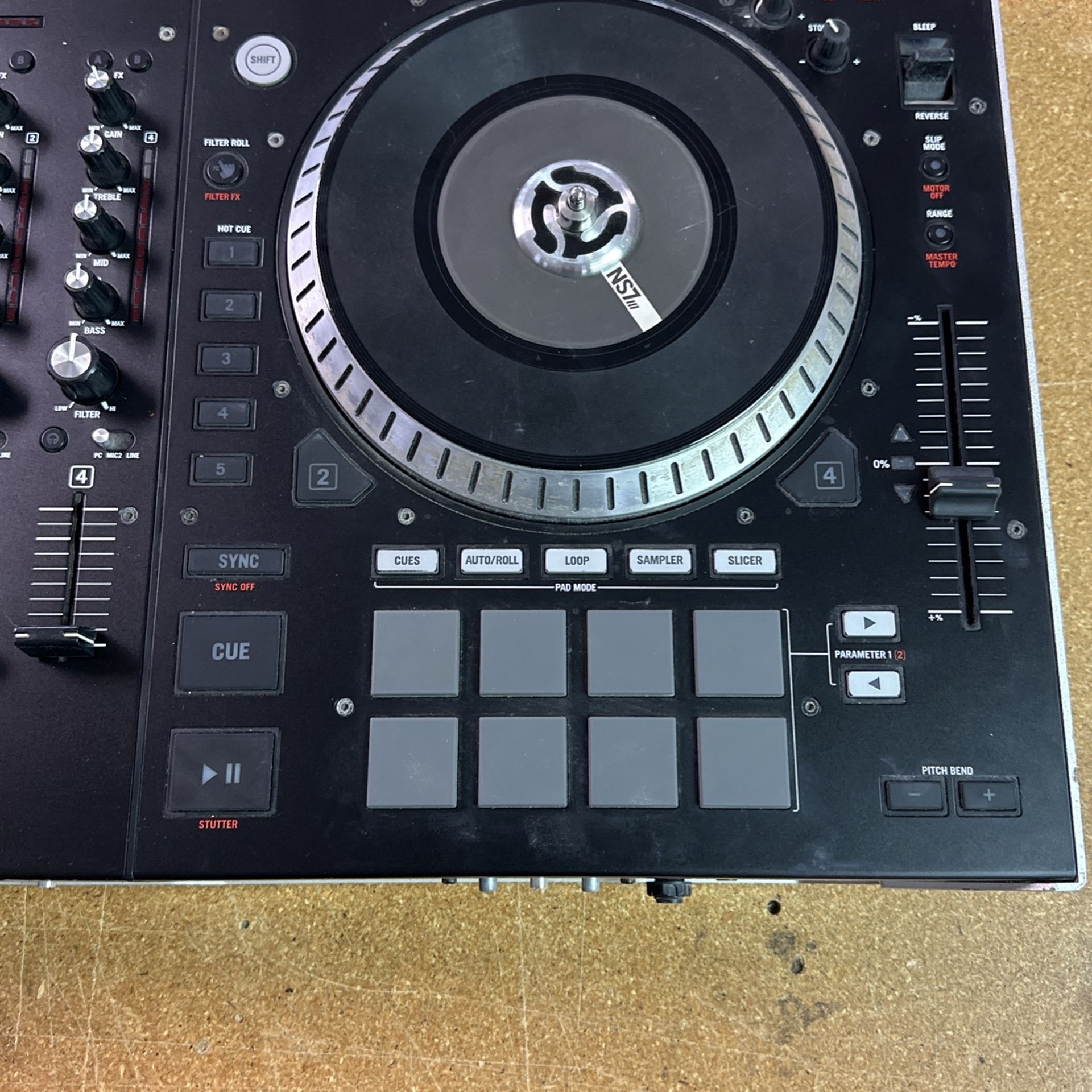 New In Box Numark Ns7 Ii Display Dj With Numark NS7iii Controller for