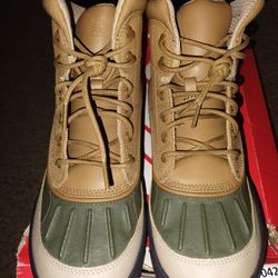 Unisex Woodside Green Nike Boots Size 7 Y Like New Pick Up In Florence KY 