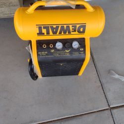 Air Compressor 4.5 Gallon 