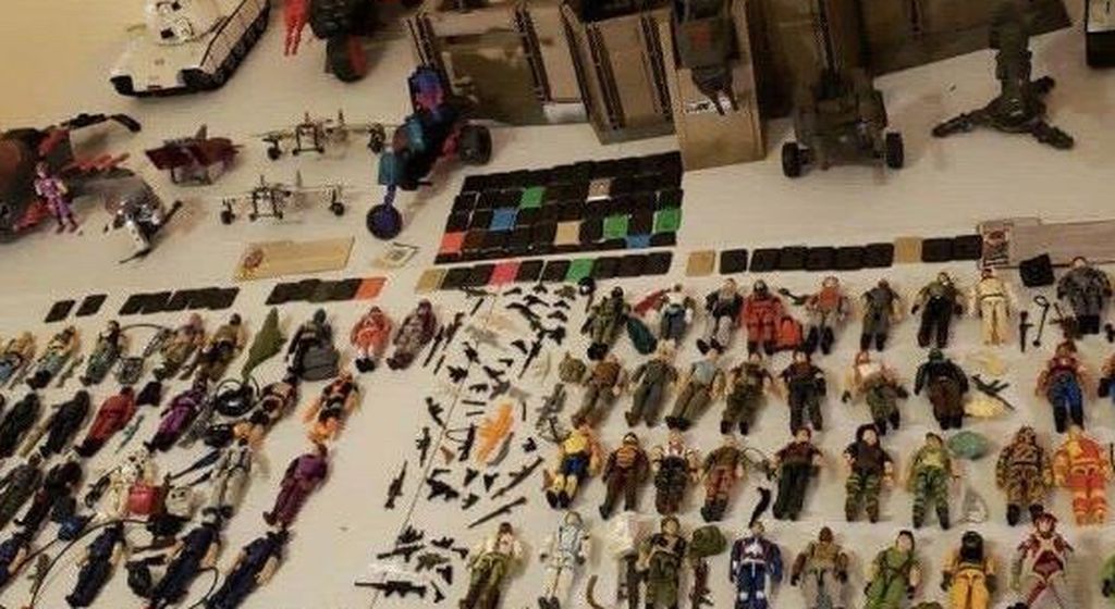 Collector seeking vintage old GI Joe toys dolls action figures accessories 1960s 70s 80s g.i. joes toy figure
