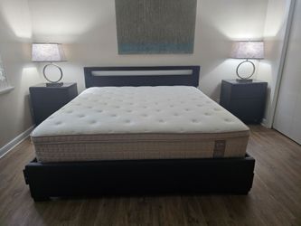 King Platform Bed with Storage MATTRESS  NOT INCLUDED