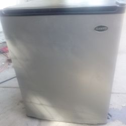Sanyo Mini Fridge