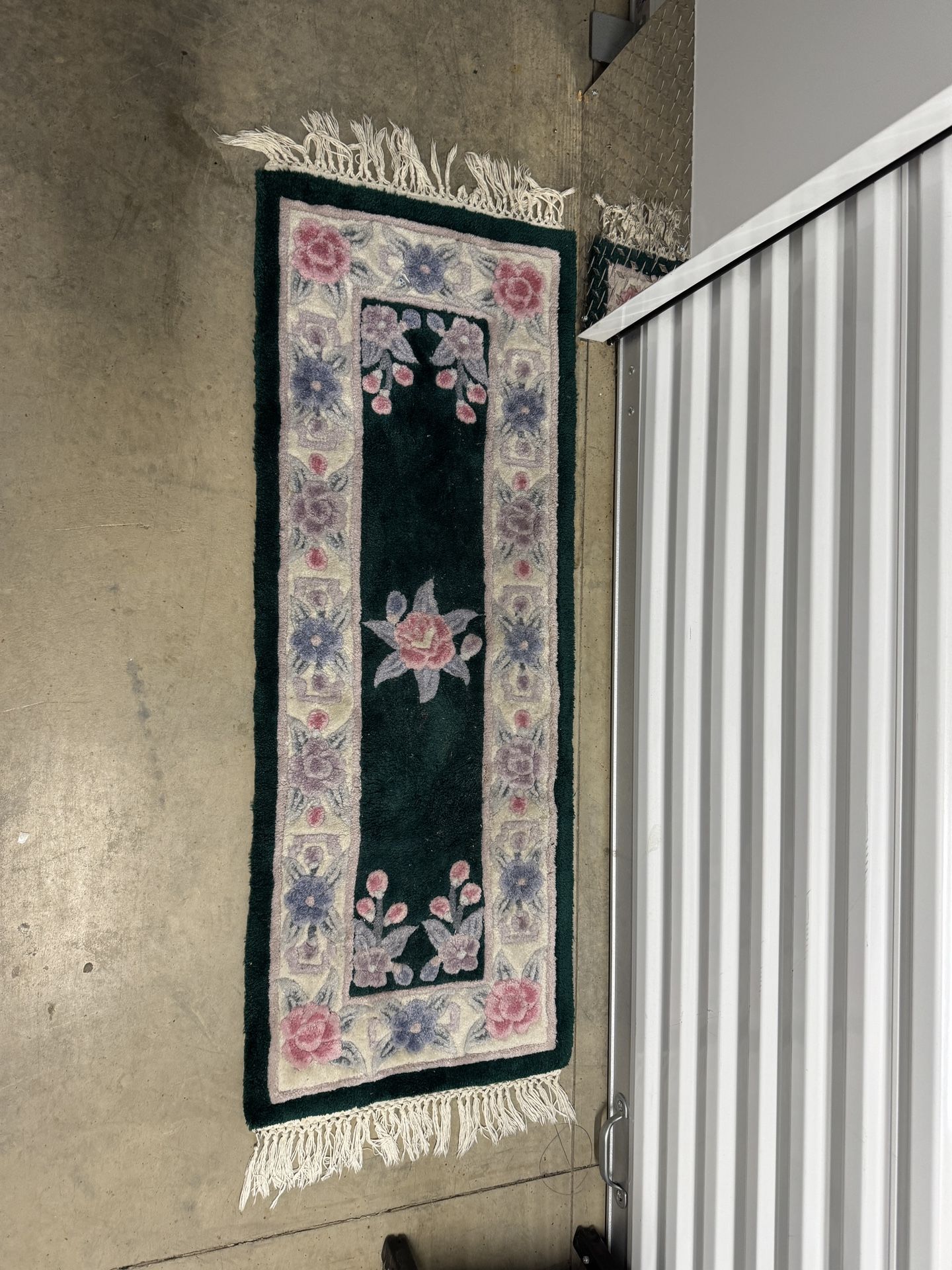 Elegant Hand Tufted Chinese Rug