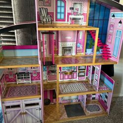 Doll house 