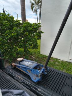 HEAVY DUTY FLOOR JACK
