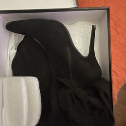 Brand New Never Worn Women Akira Heels