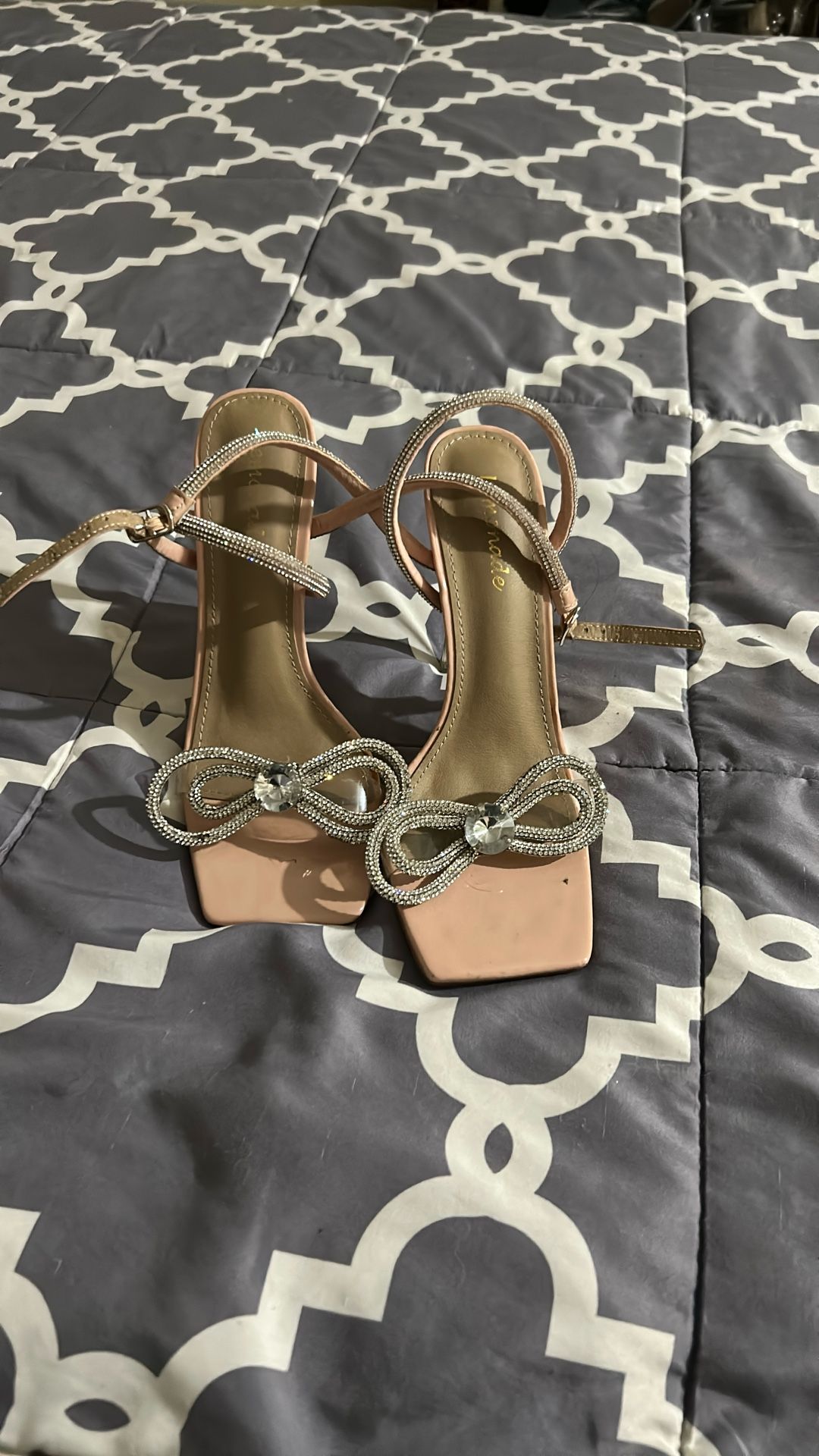 Lovely High Heels With A Sparkling Bow