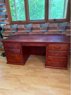 Free beautiful desk