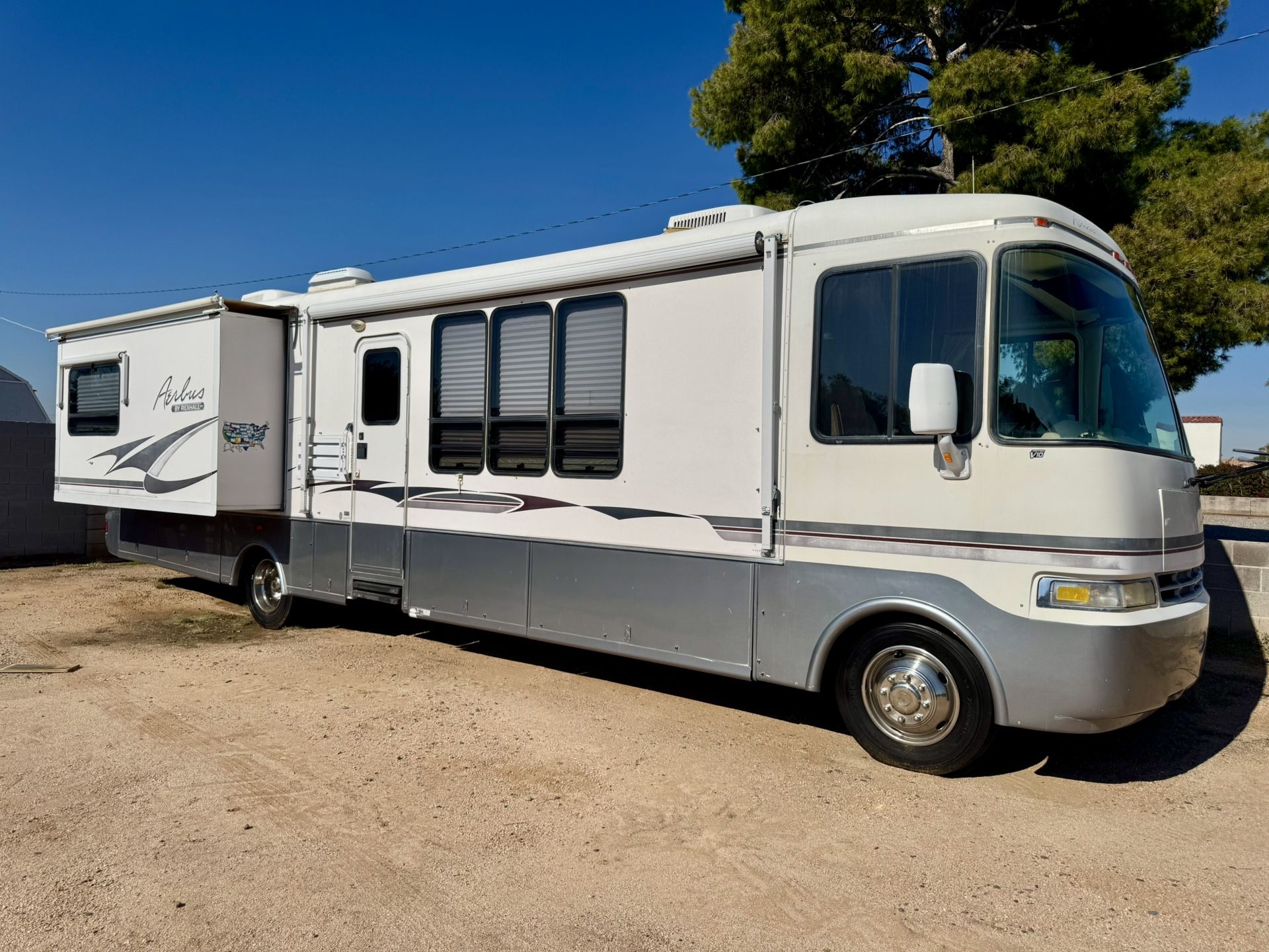 2002 rexhall AERBUS 36ft class A has 2 large slide outs only 56k miles