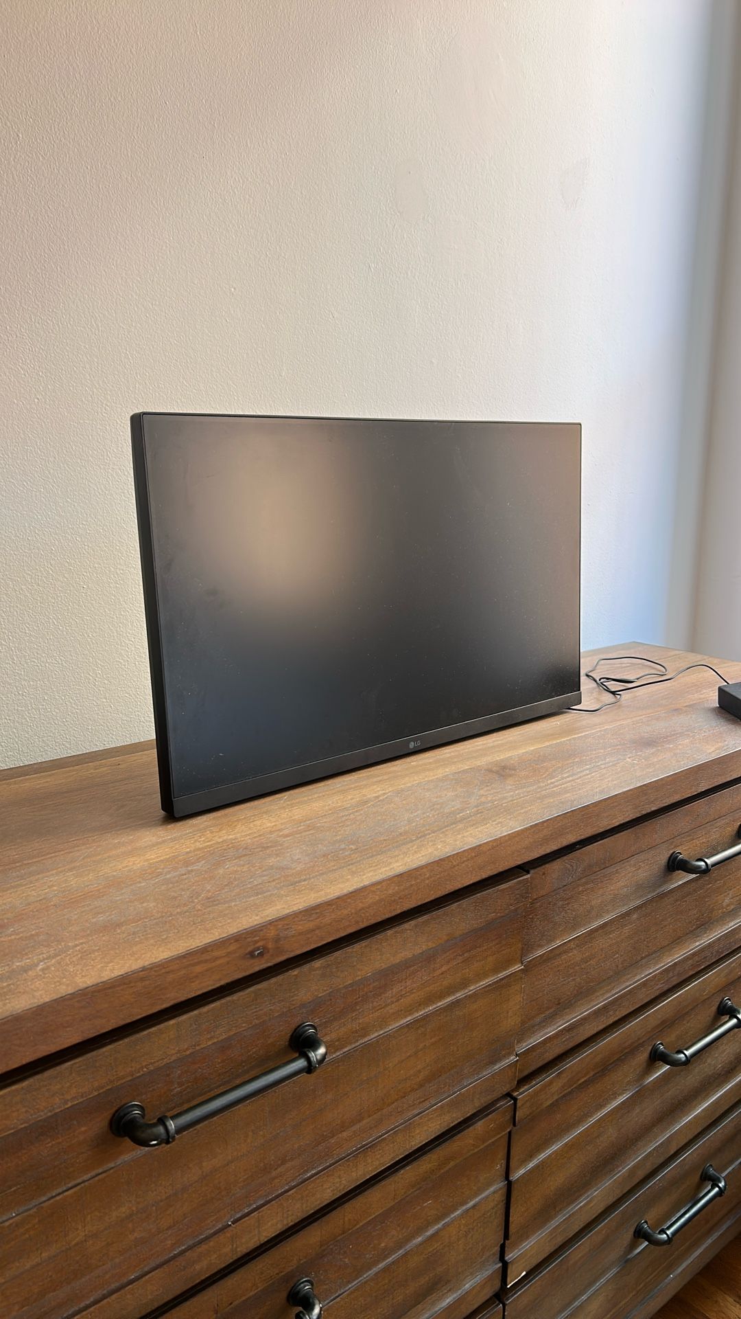 32” LG Smart TV