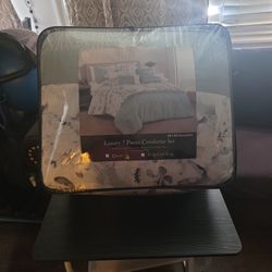 Queen Comforter Set